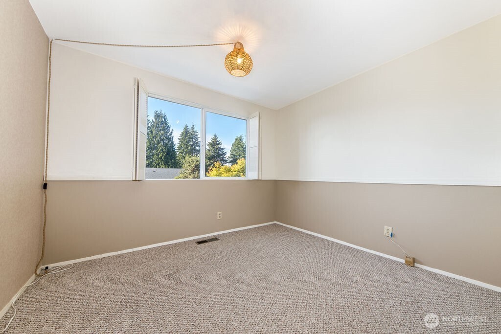 2nd bedroom on the upper floor