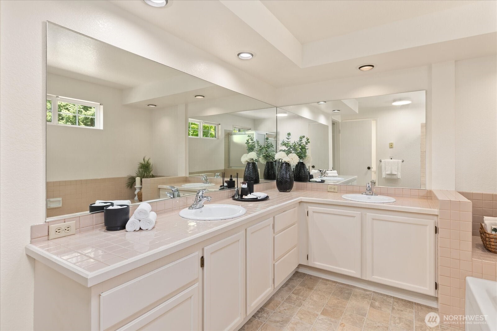 5-piece en-suite primary bath