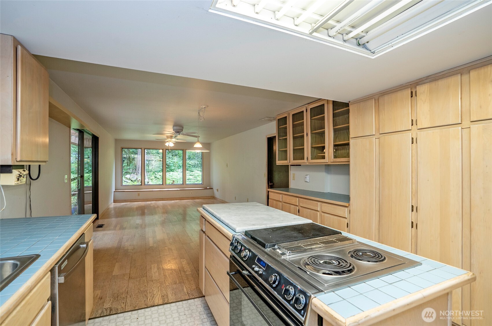Open kitchen sightline to the eating area and family room.