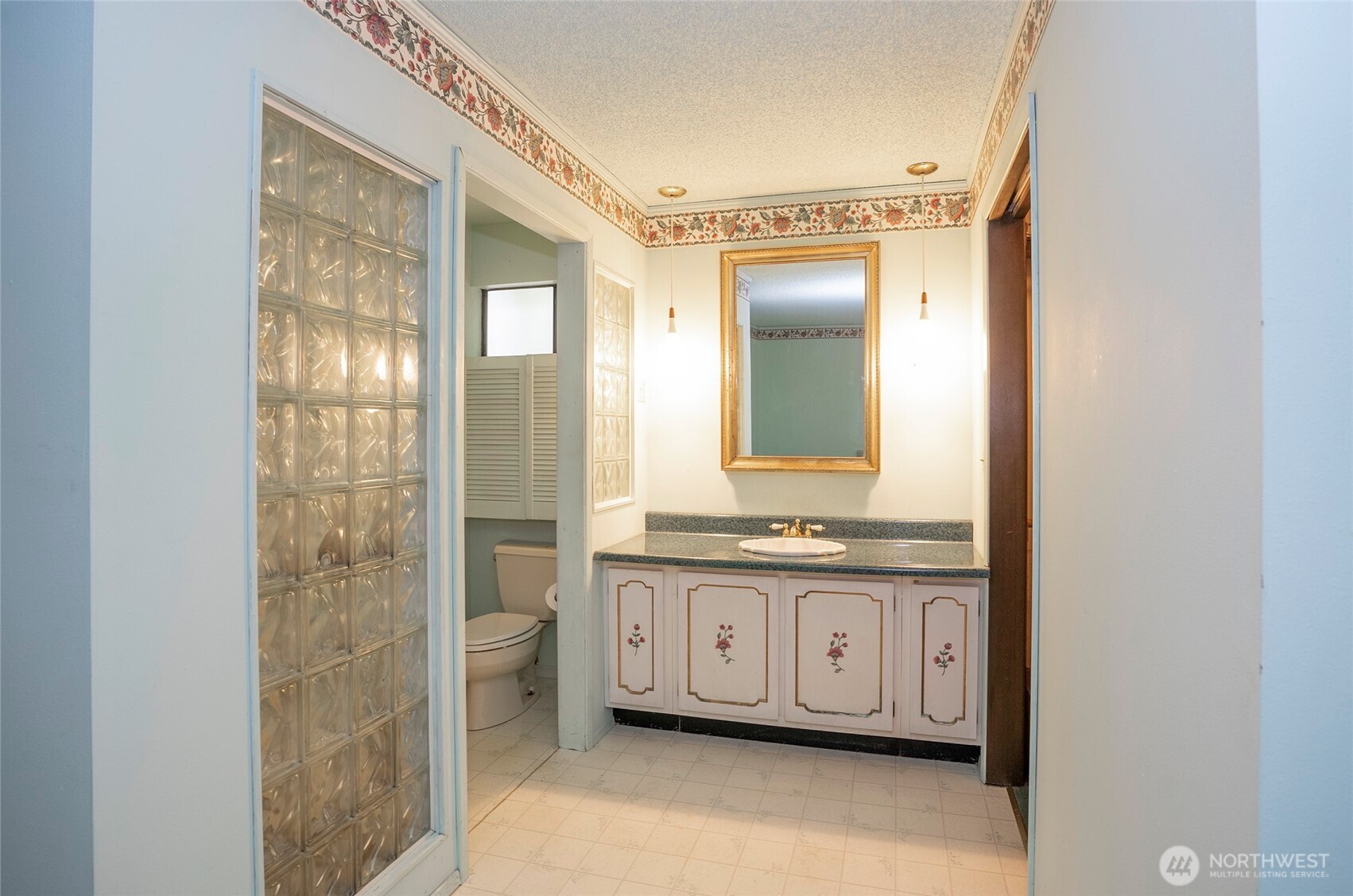 Primary suite ¾ bath.