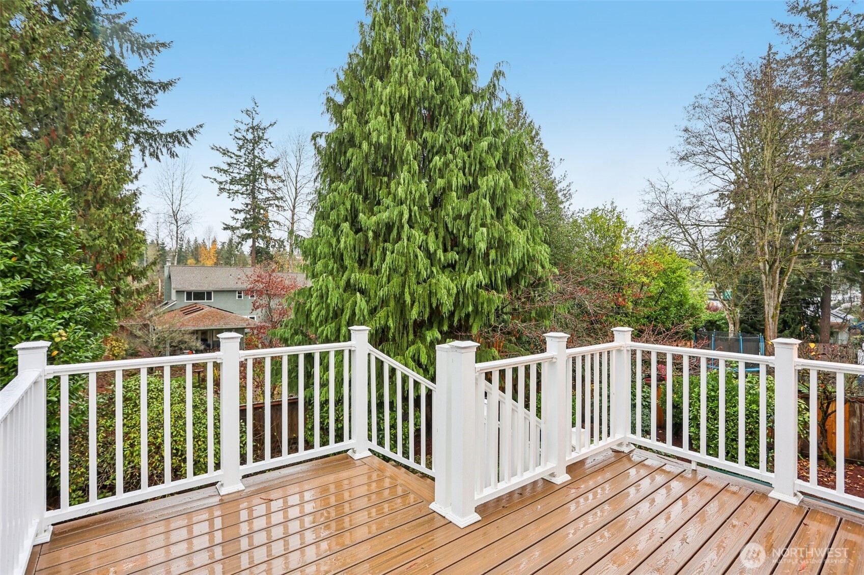 A brand new Trex deck gives you room to enjoy fantastic summers and BBQ with ease.