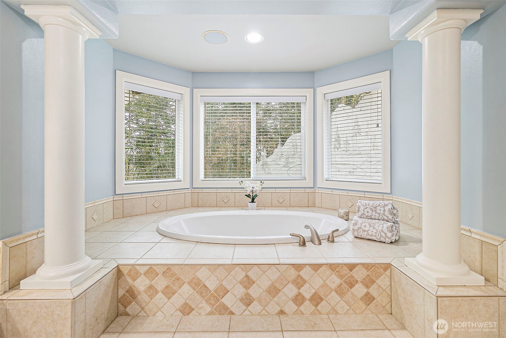 Oversized soaking tub with etched window.