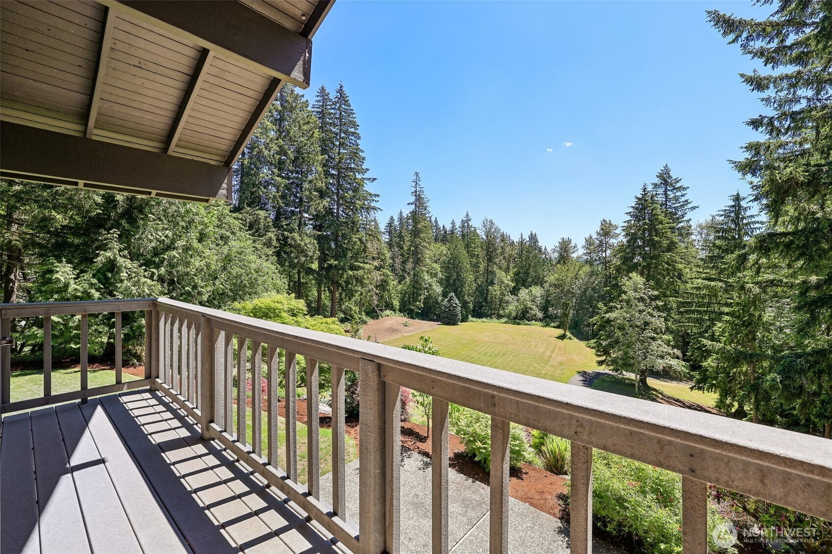 Private master bedroom viewing deck