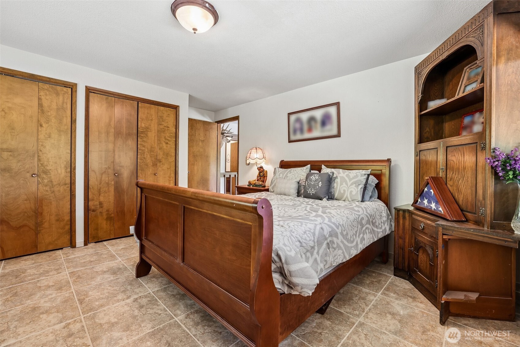Guest bedroom 1