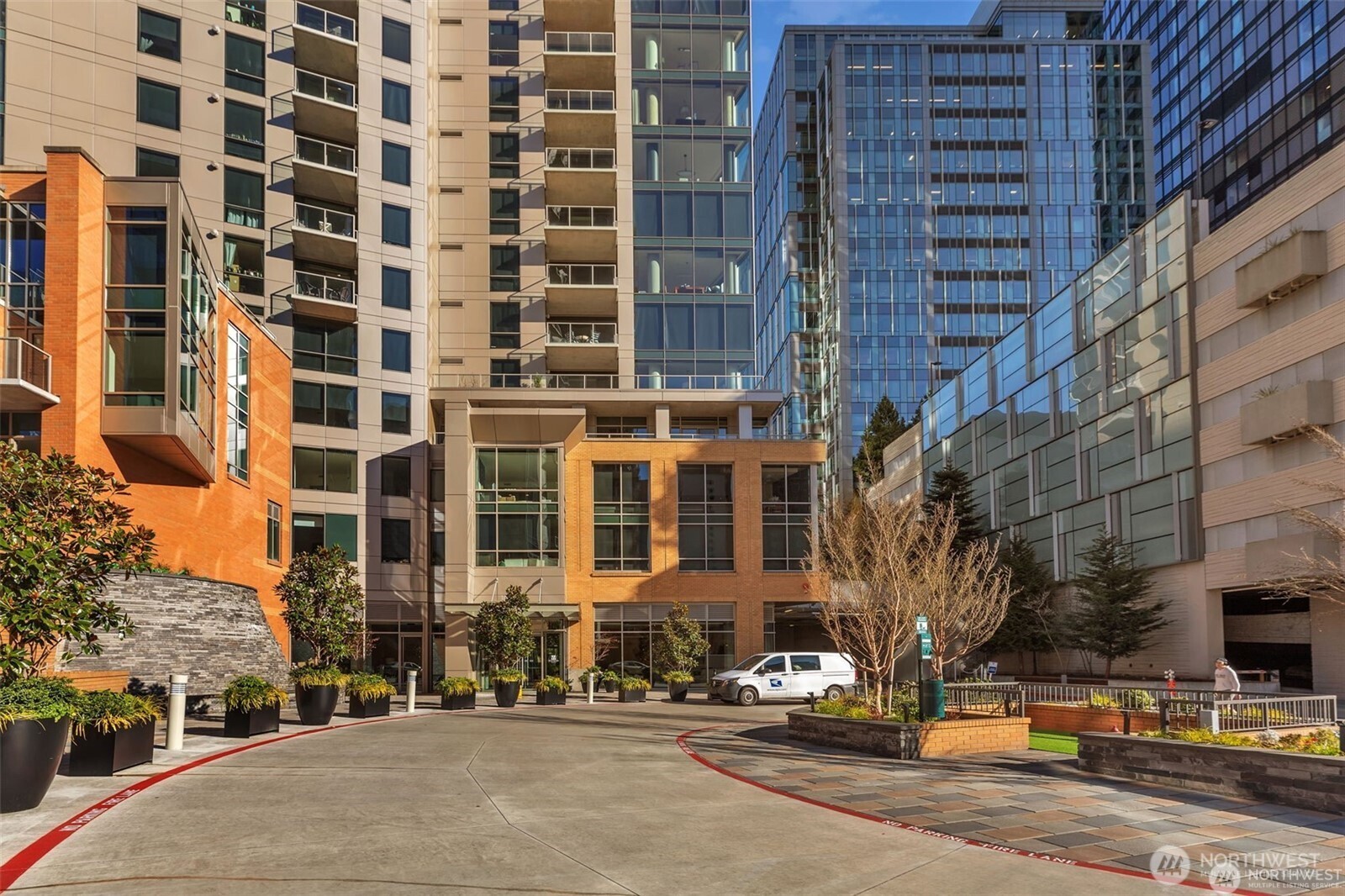 Resort Style Circle Drive