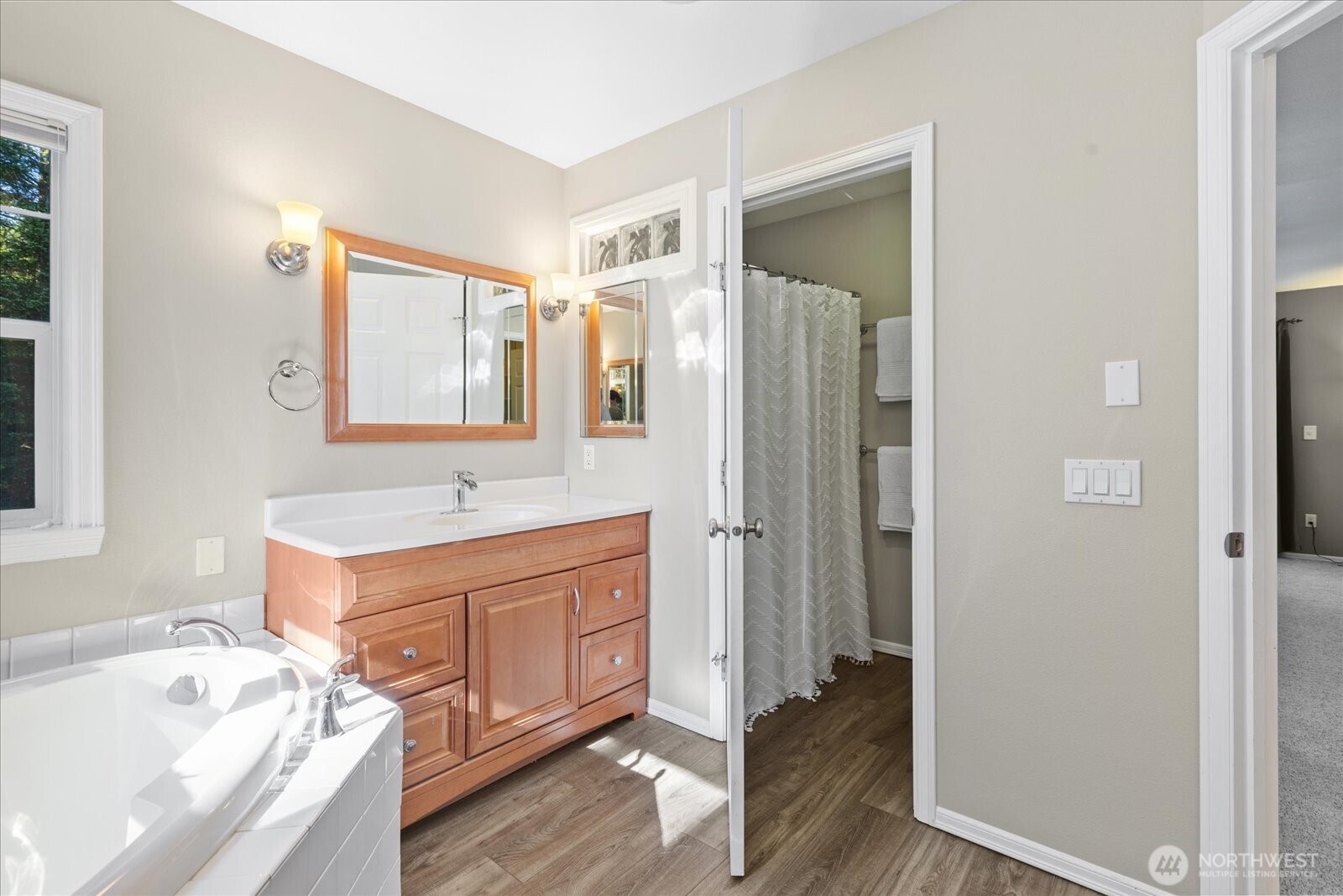 /NWM2550882/NWM2550882-16.jpg