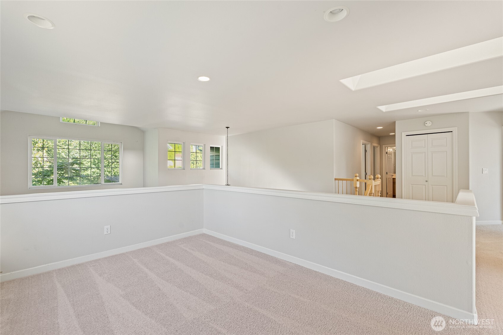 Den/Bonus space upstairs