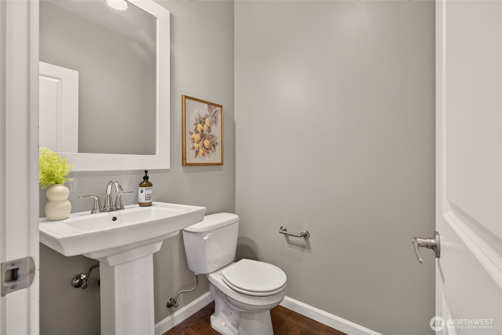 POWDER ROOM - 2ND FLOOR