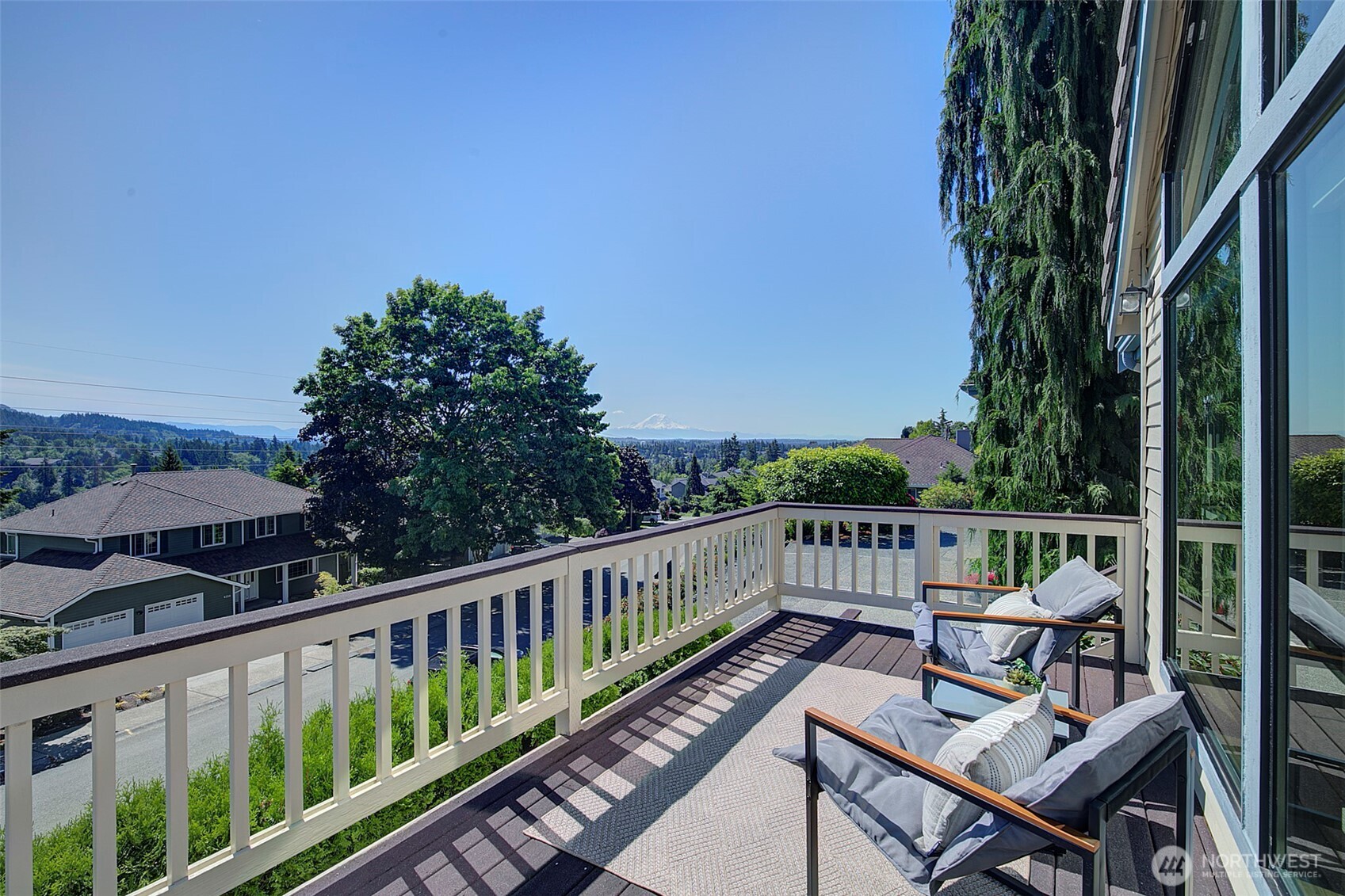 Composite deck for easy maintenance.