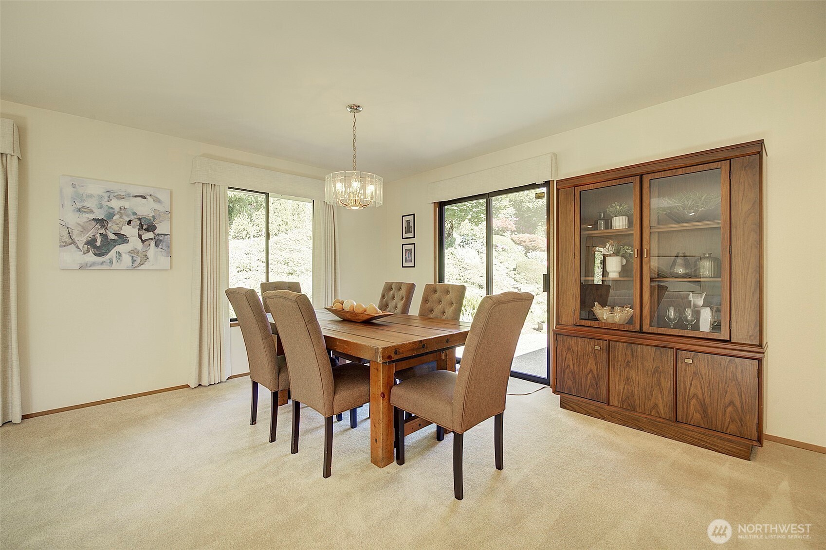 Dining room.