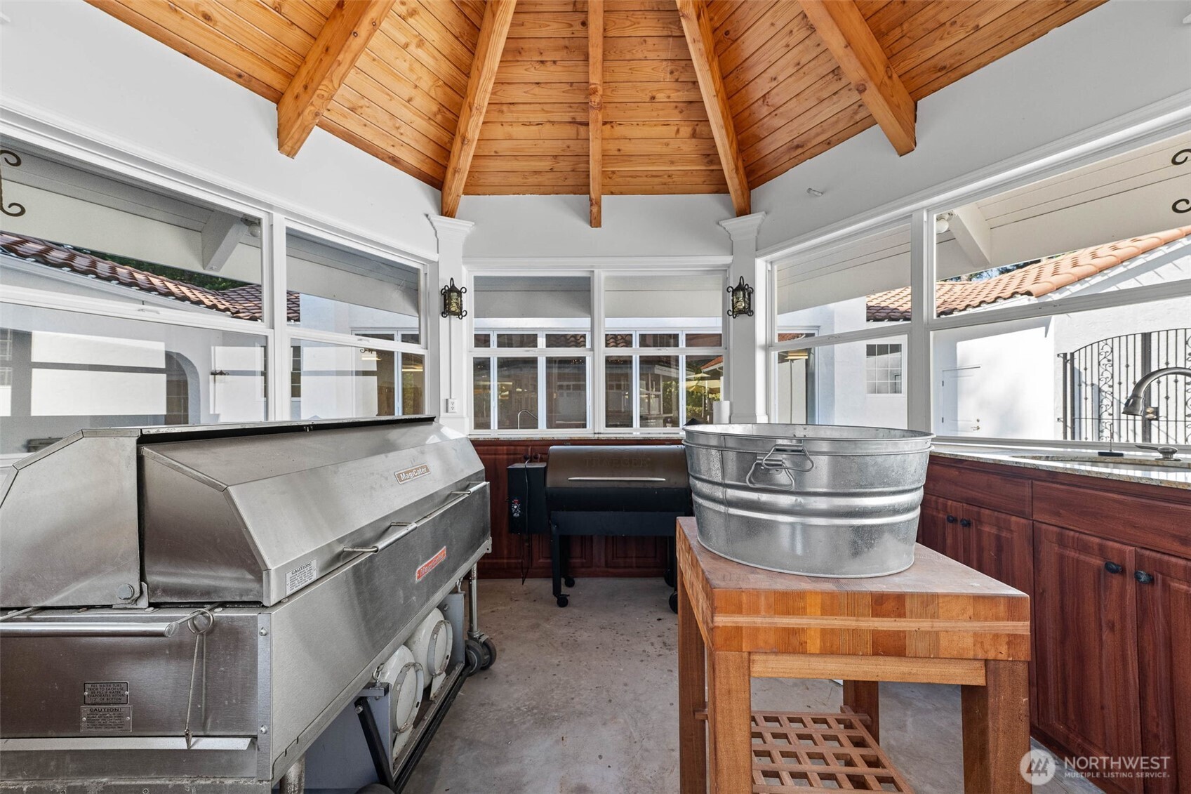 Outdoor kitchen
