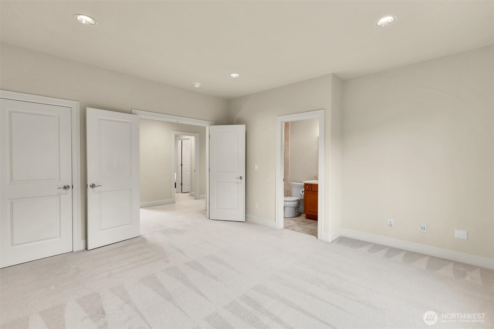 Bright and spacious second-floor junior suite offering comfort, privacy, and flexibility.