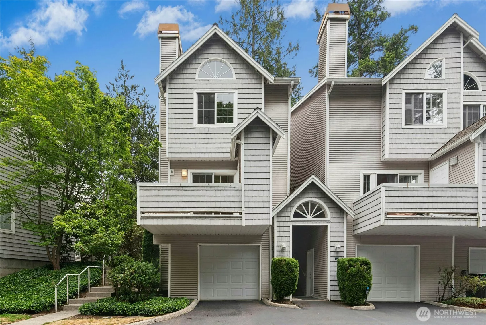 Beautiful end-unit townhome in Tibbetts Creek.
