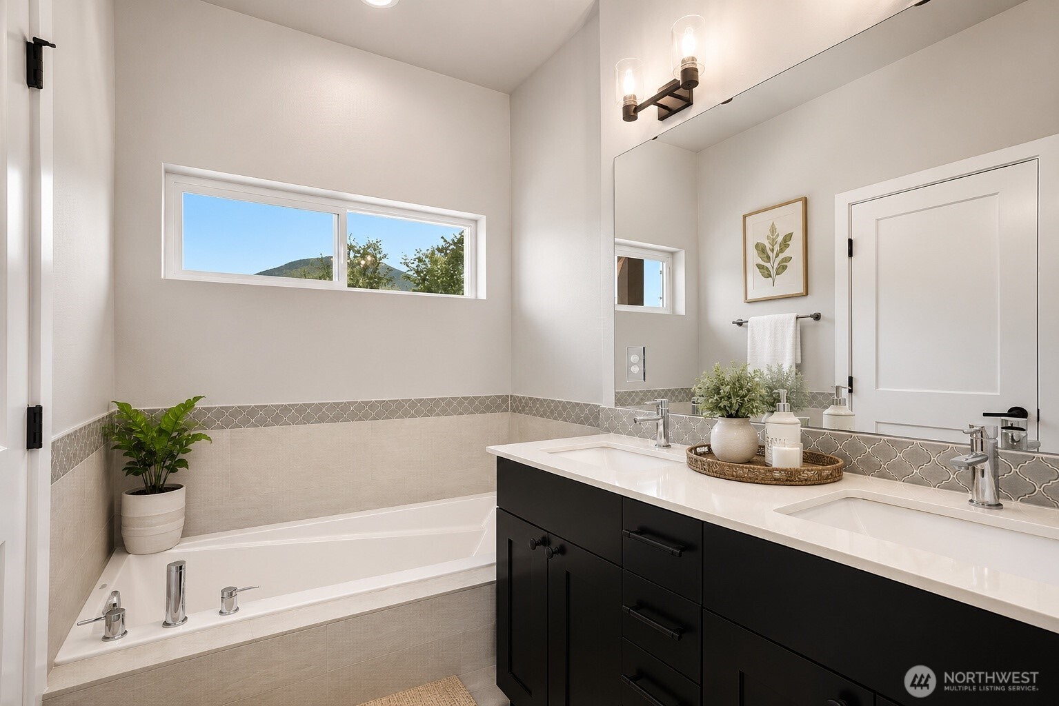 Deluxe bath off the primary suite!