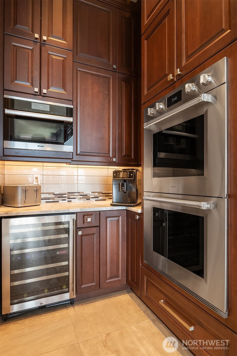 Butler Pantry, 2 Meile ovens, Microwave