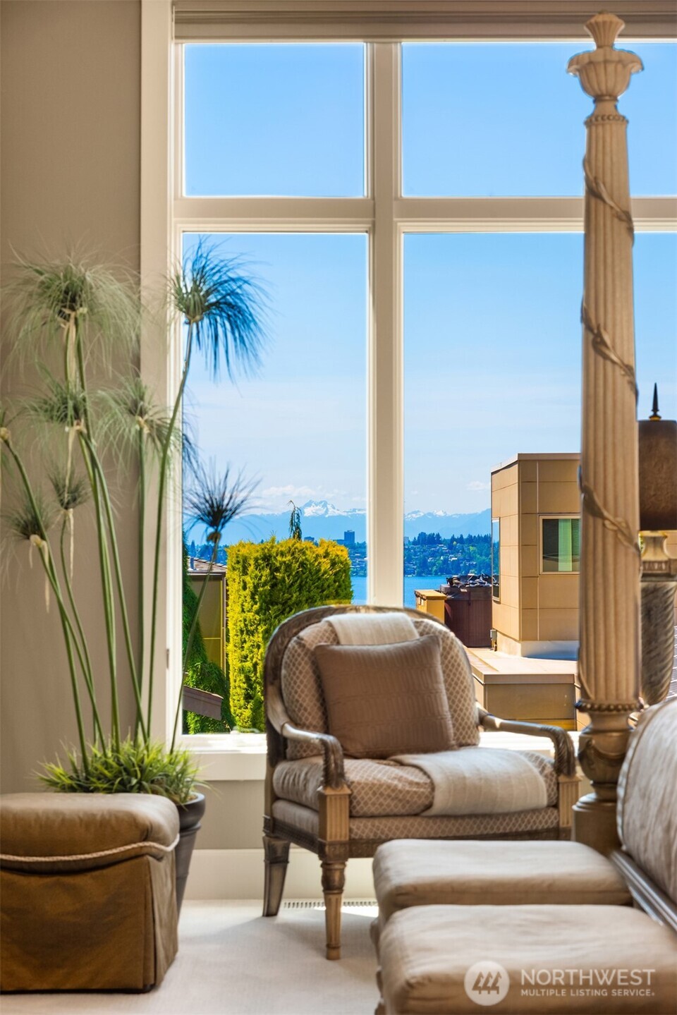 Wake up to the Olympics, Lake Washington and Seattle Views