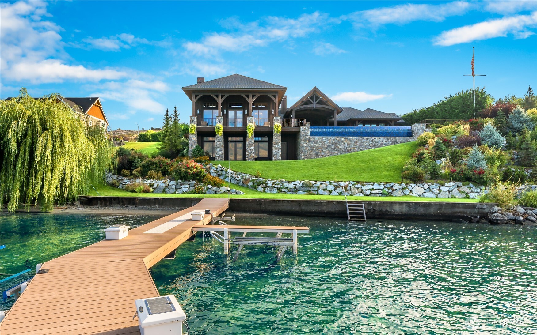 Amazing Dock, 2 boat lifts, 2 jet ski lifts