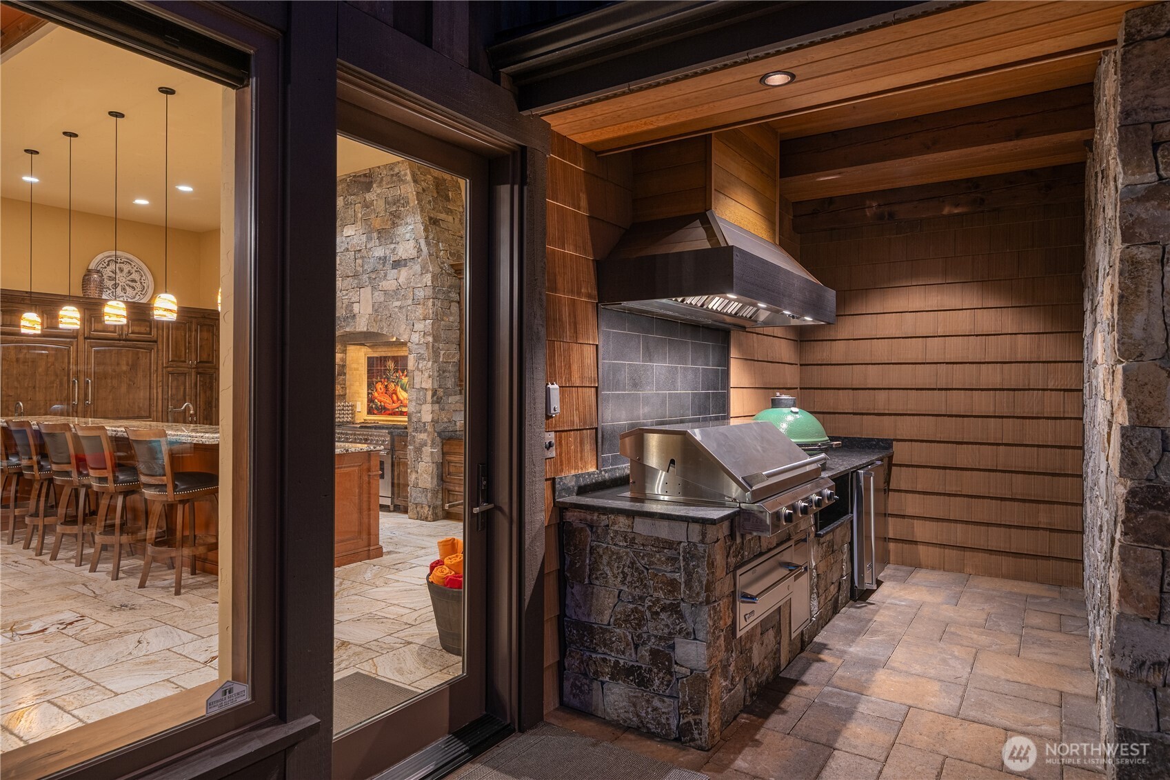 Built in outdoor BBQ, Green Egg, & fridge