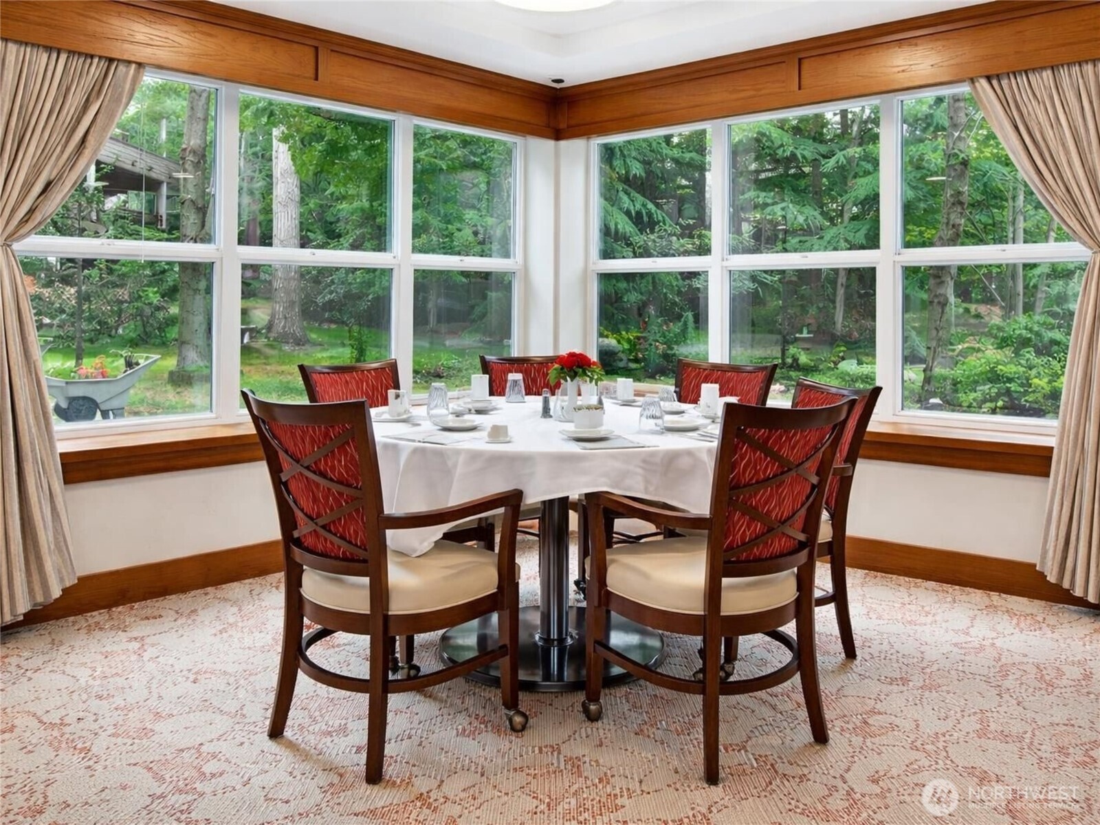 Grand Dining