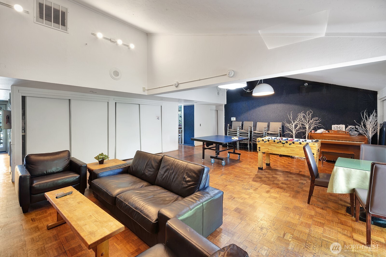 Another games/TV area.