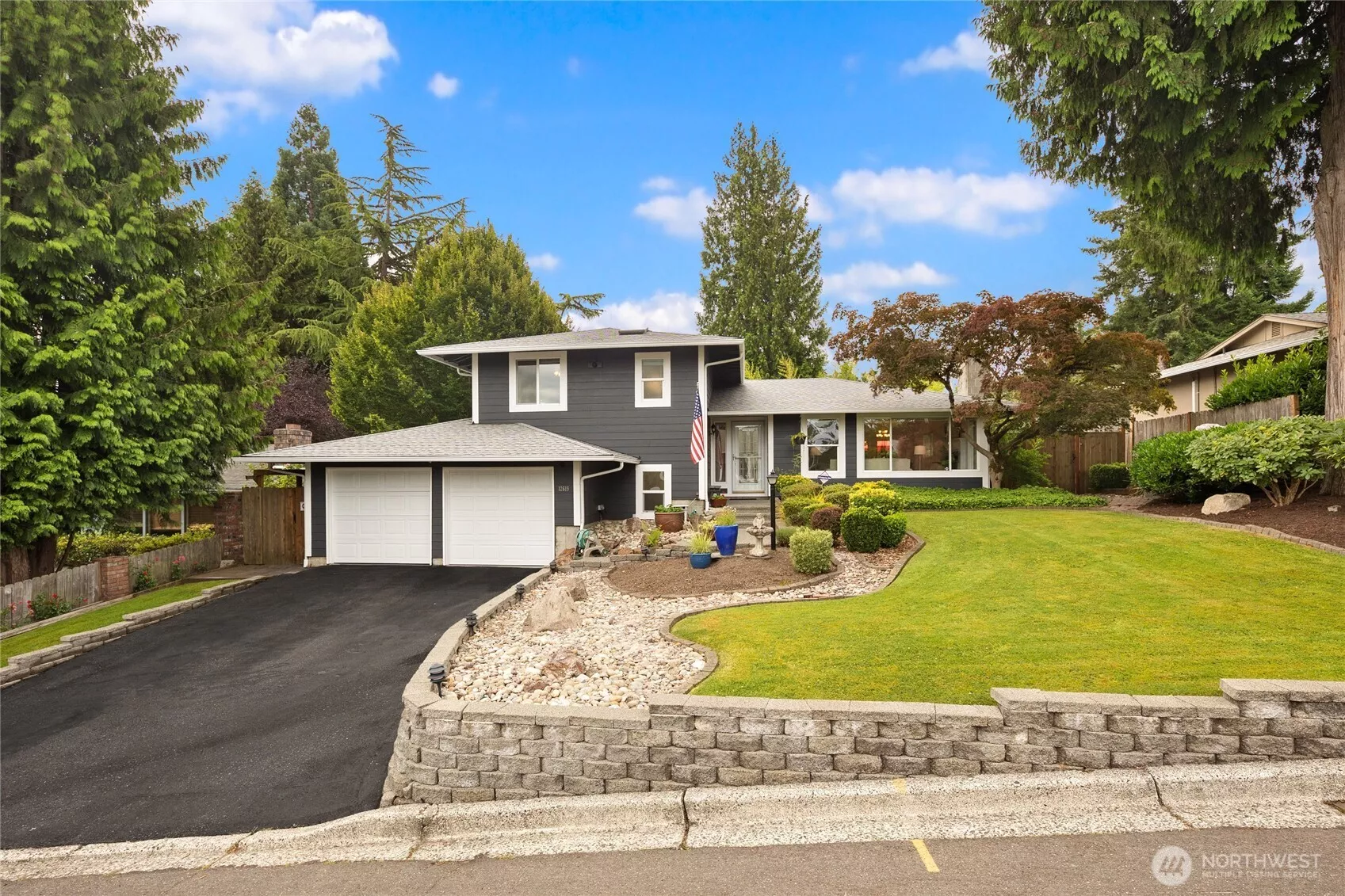 Stunning home & grounds and preinspected! Move right in!