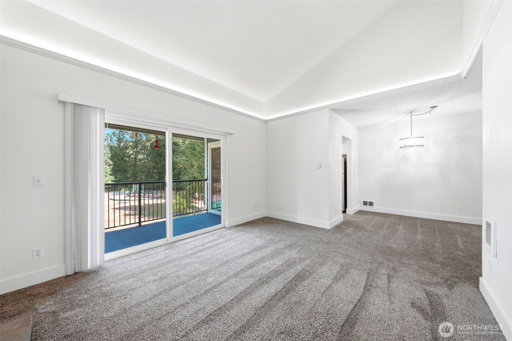 Living room - unstaged