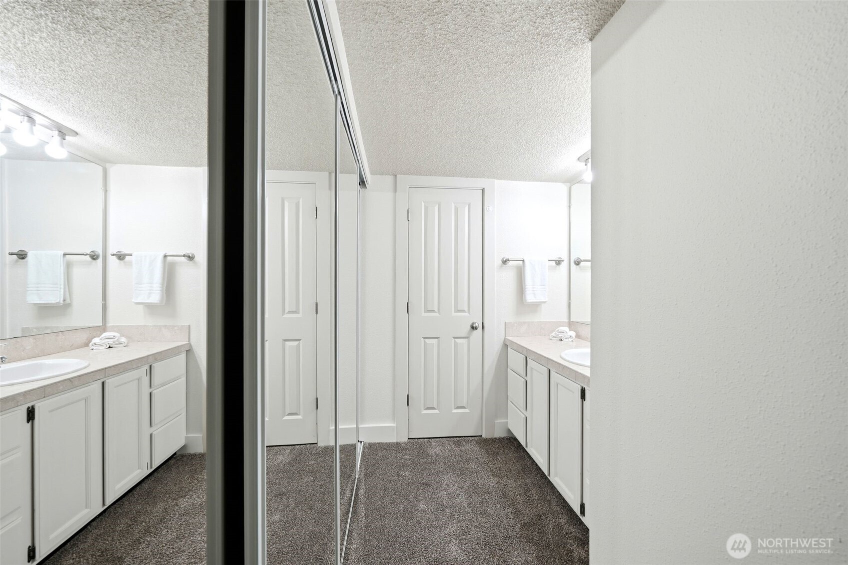 Primary Bath en suite