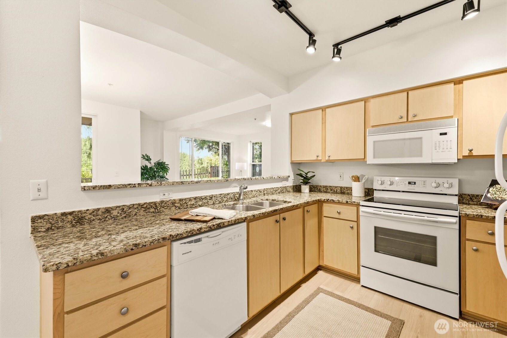 Classic gourmet kitchen with new LVP flooring.