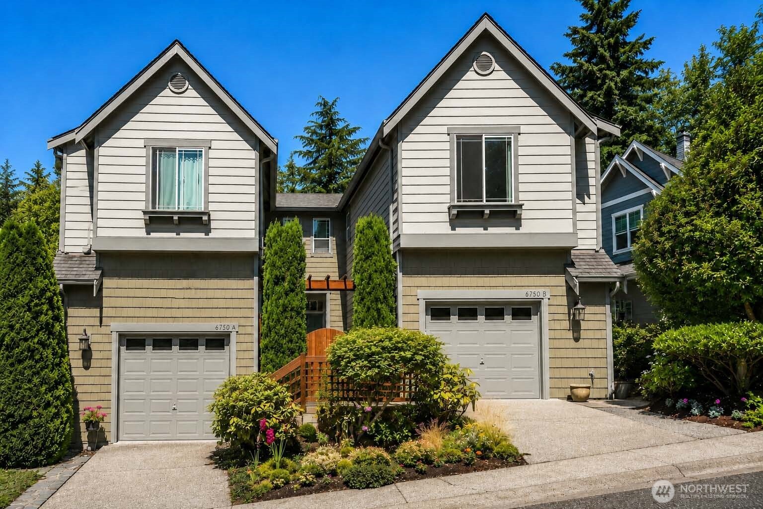 South-facing side-by-side Craftsman Townhome in premier Lakemont neighborhood of Bellevue, located on dead-end street.
