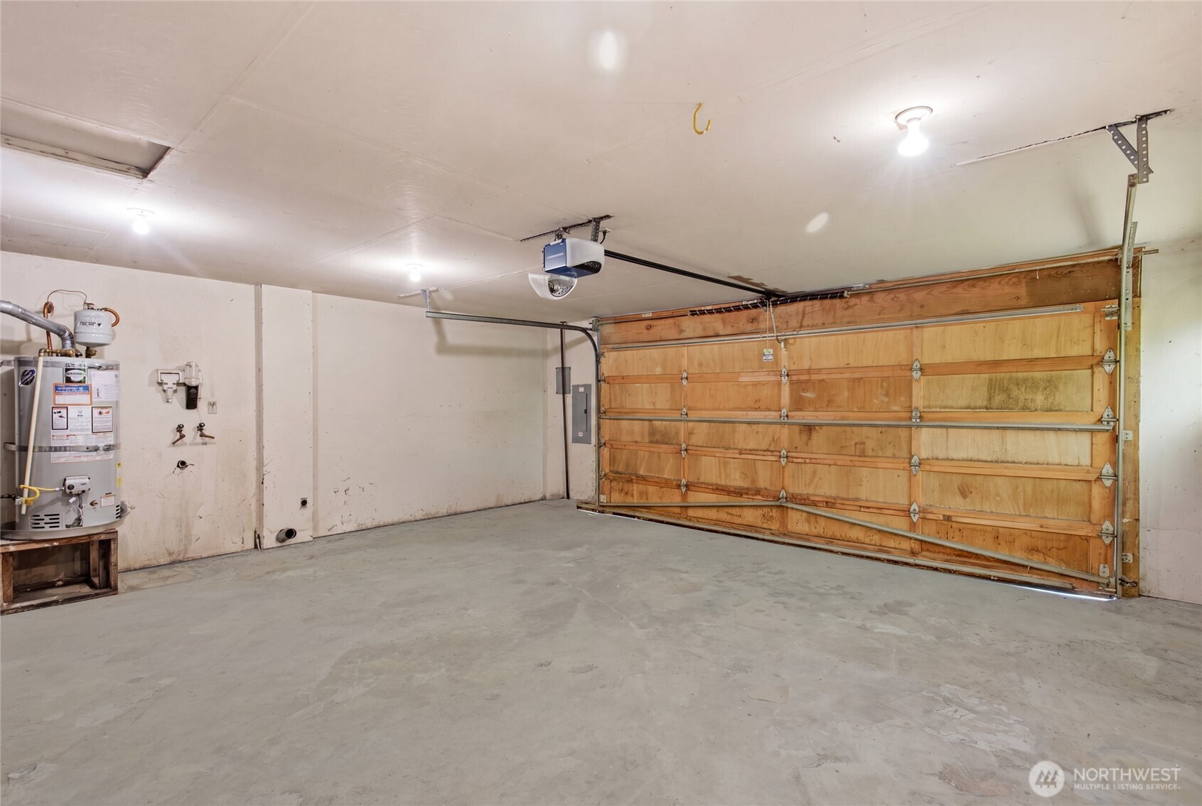 Spacious 2 car garage