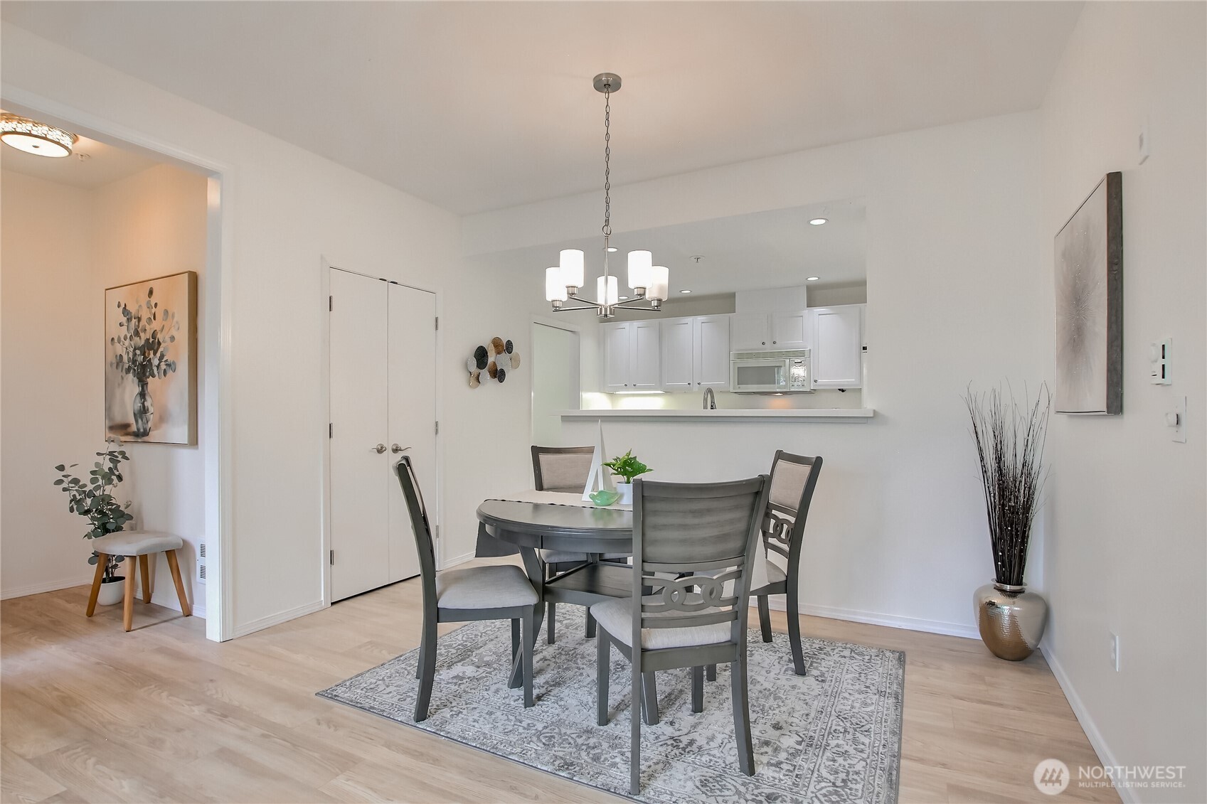Dining room open to kirchen