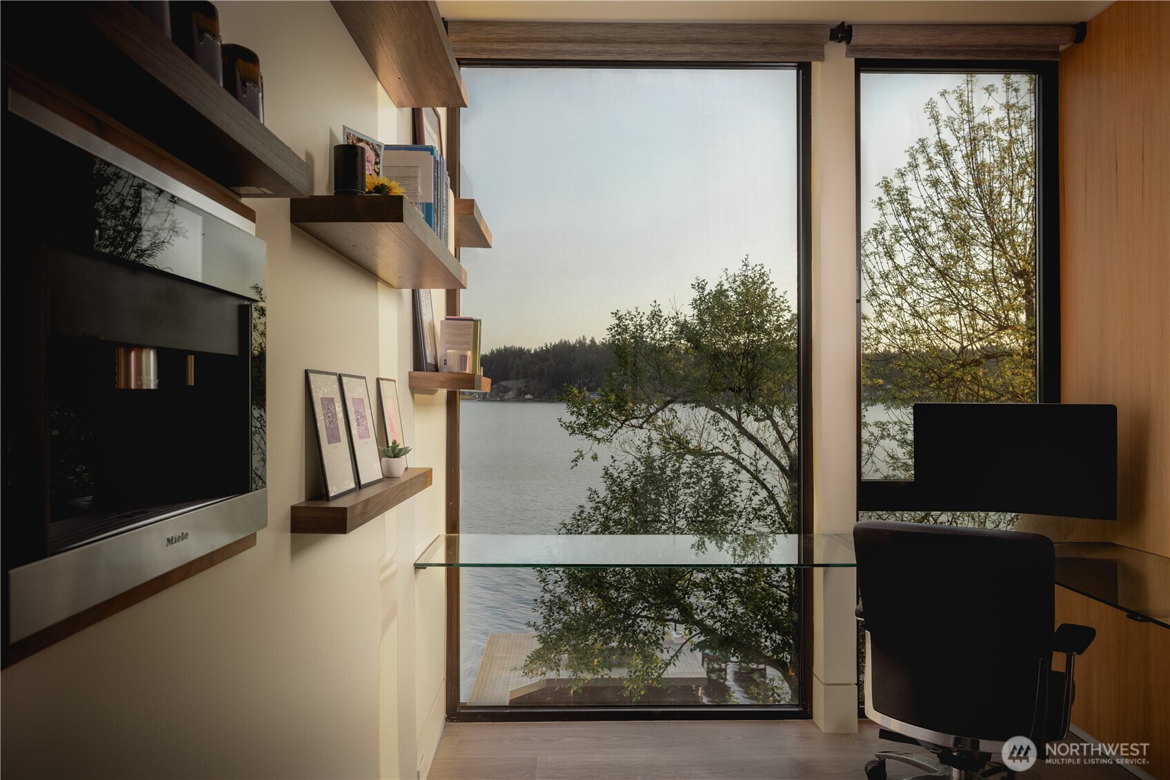 Set against the lake, where focus settles naturally and daily rhythm follows.