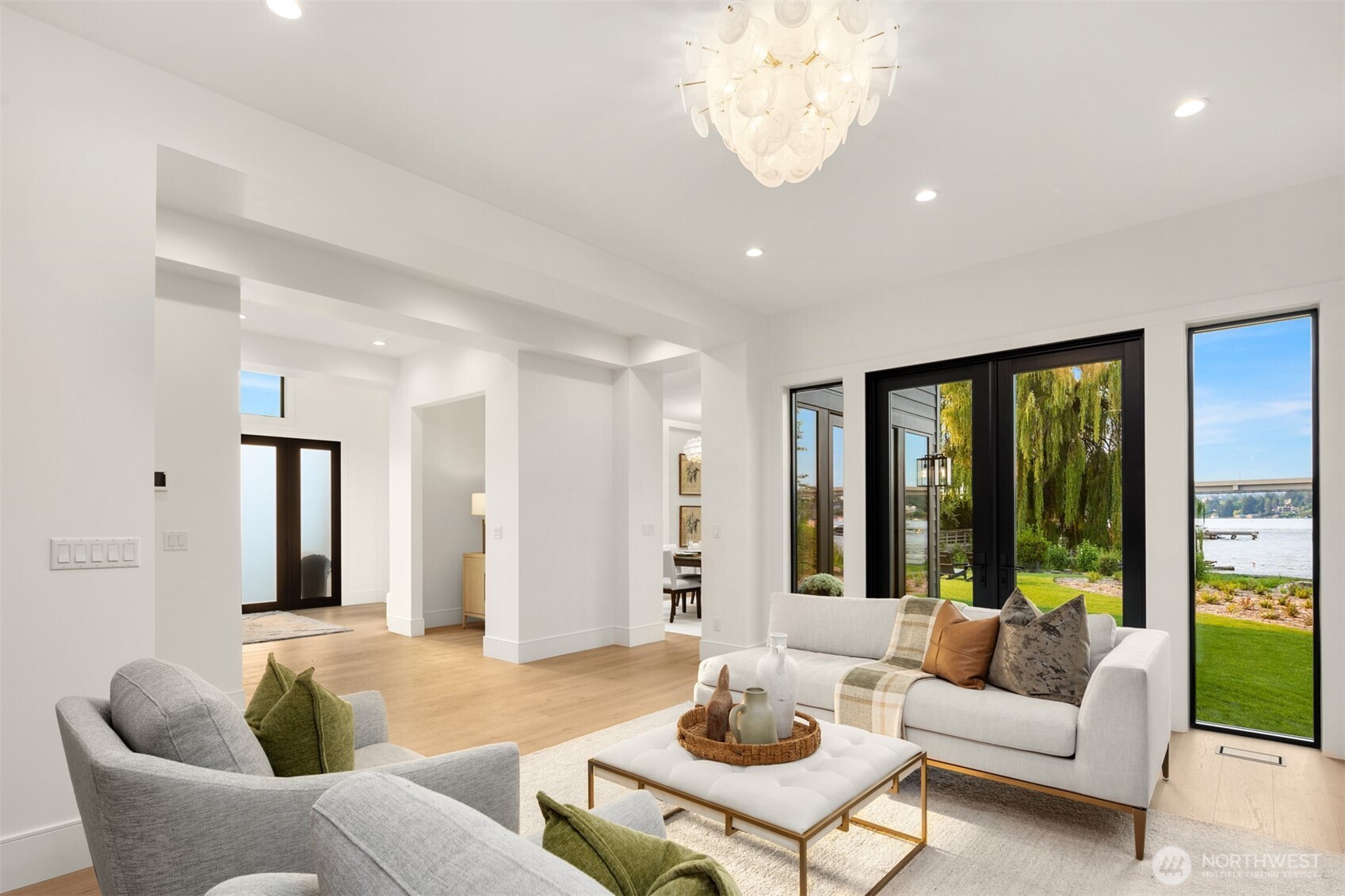 An open floorplan delivers all the ease of everyday living, while lending itself effortlessly to the art of entertainment.