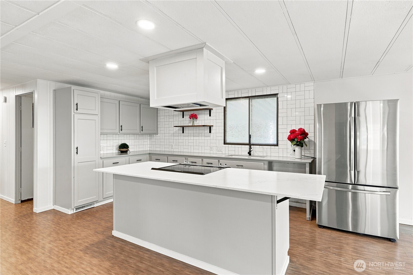 Beautifully updated kitchen