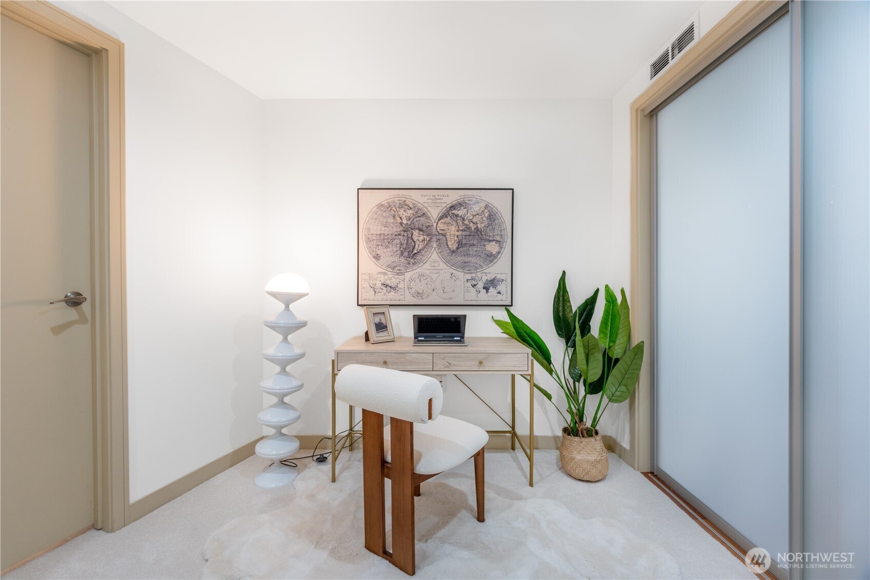 Den perfect for office space/guest stay