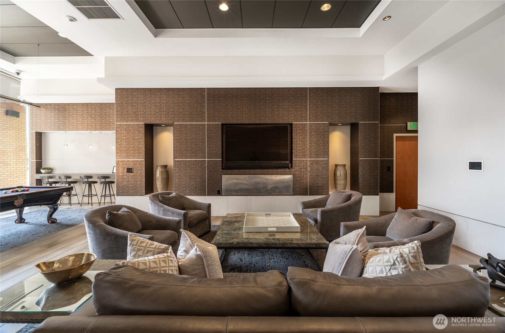 Clubhouse w/tv and pool table
