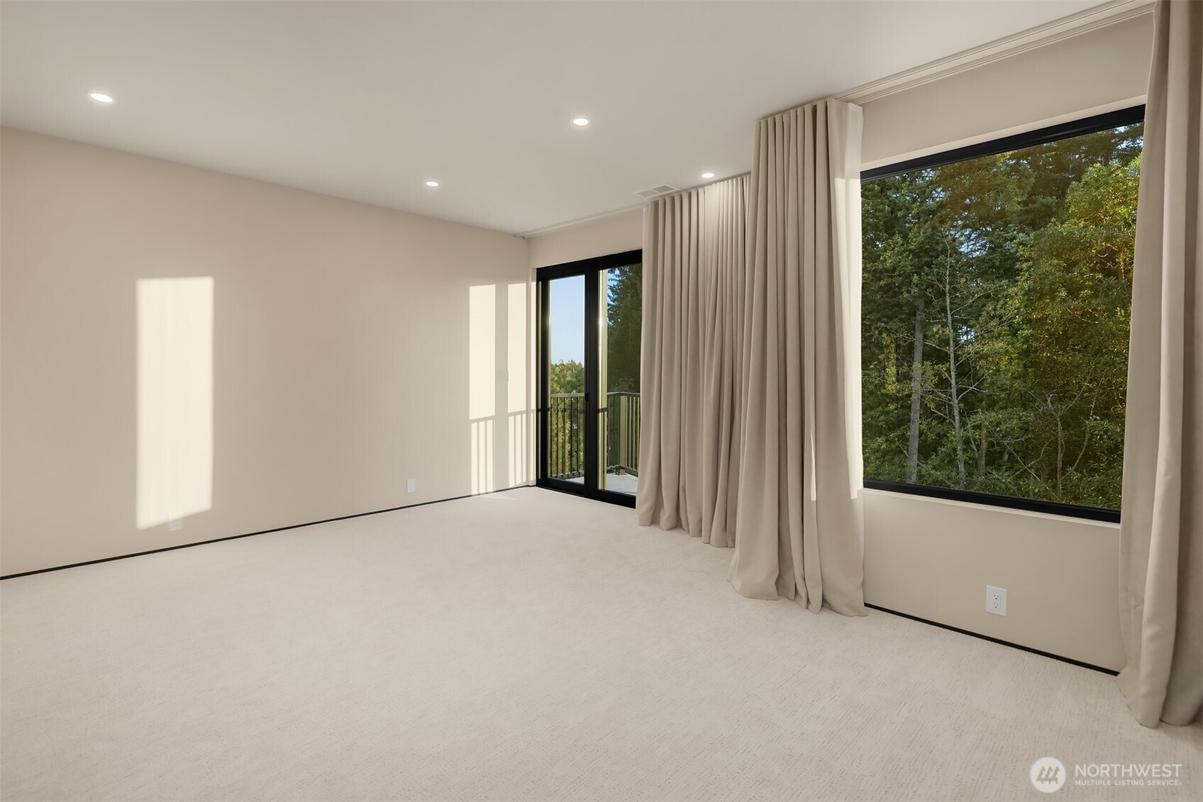 Secondary bedroom with private deck & walk-in closet