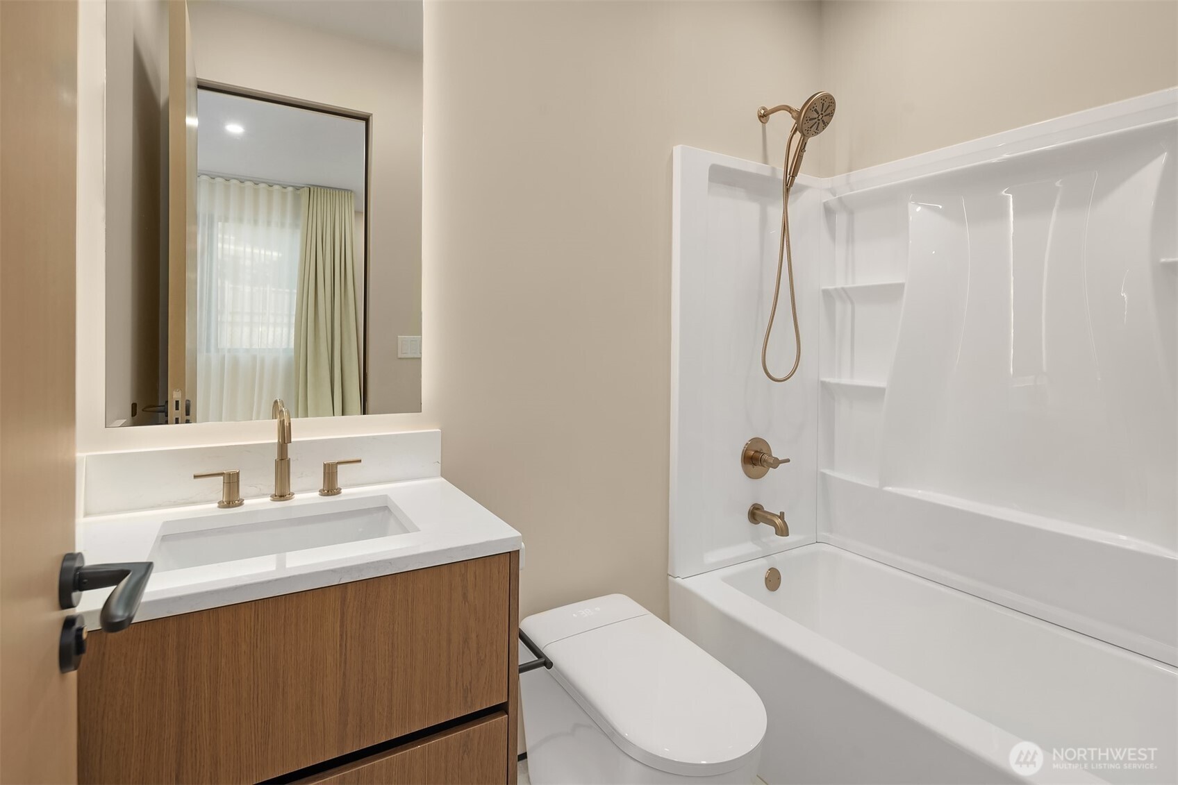 En-suite bath