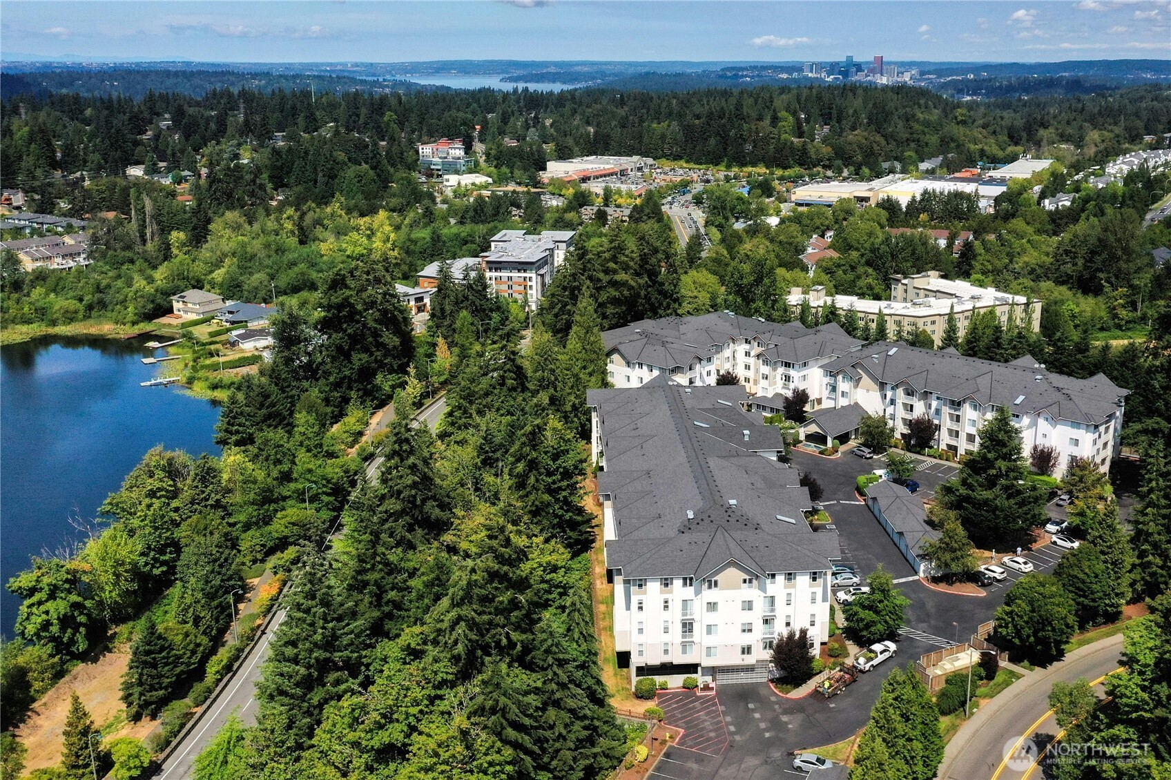Close to The Golf Club at Newcastle and Cougar Mountain recreation
