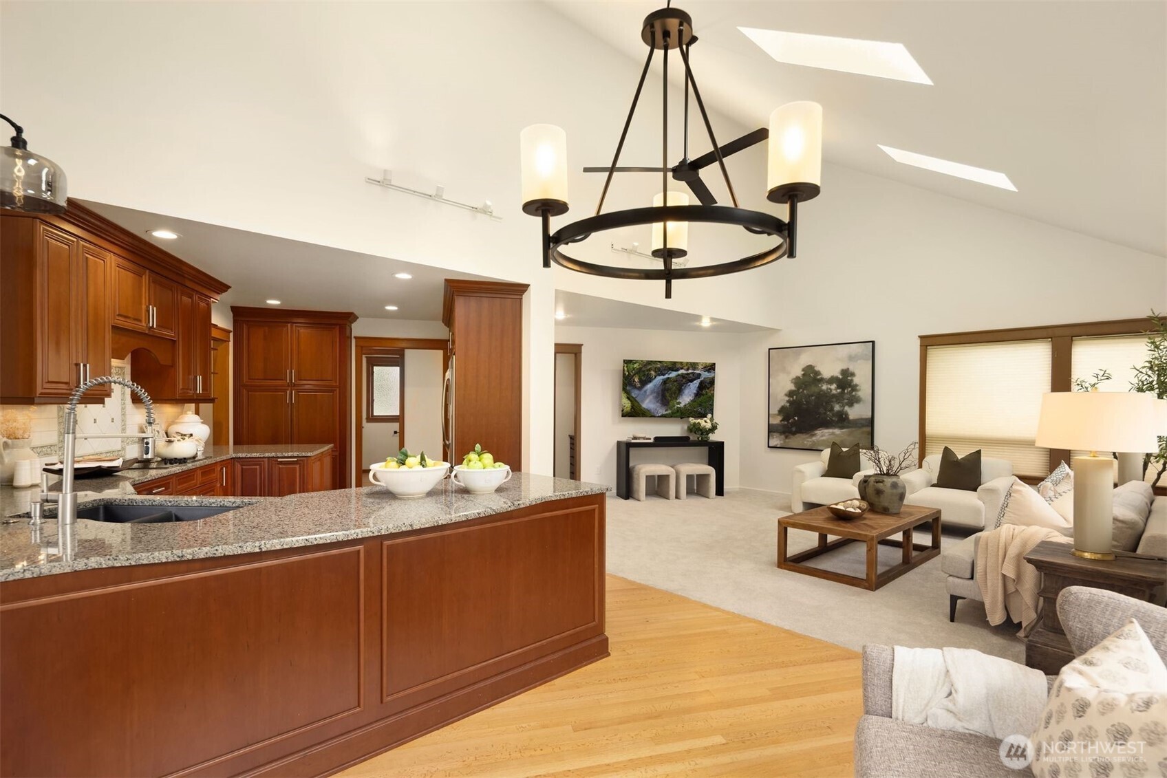 Enormous and very grand primary ensuite