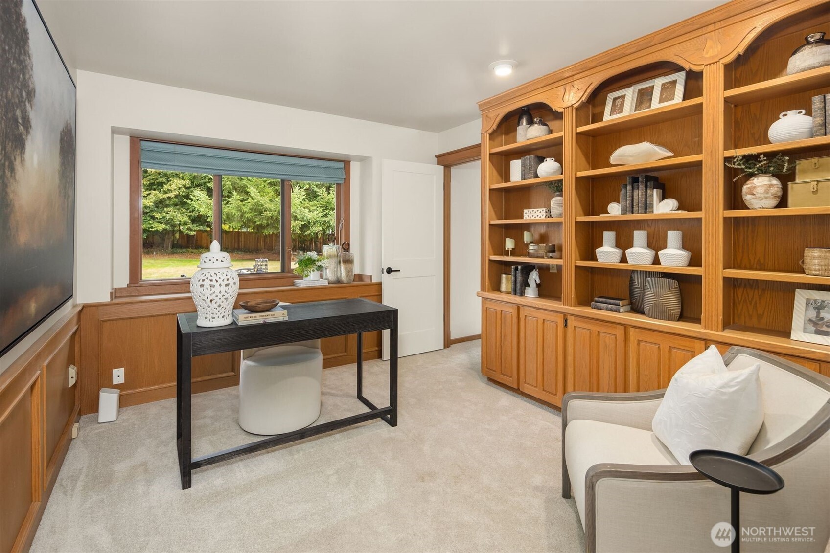 Large first floor bonus with with wet bar.