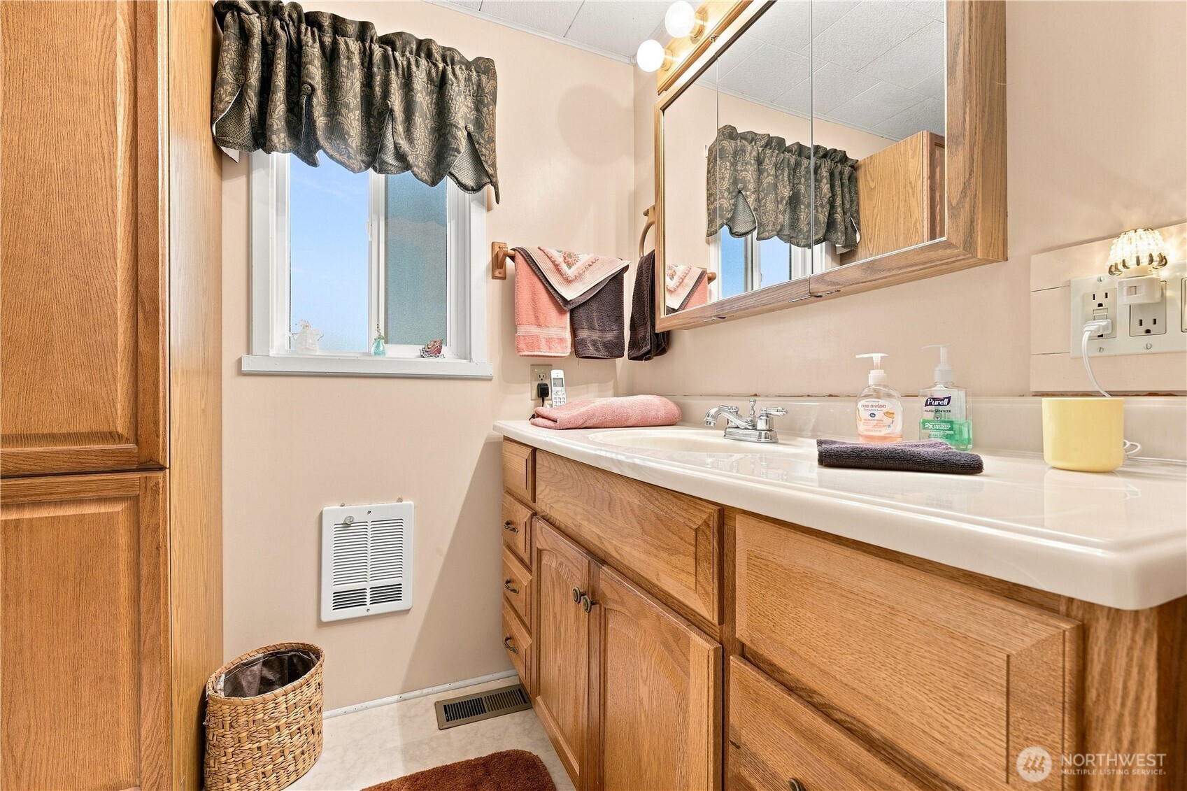 Hall bathroom.