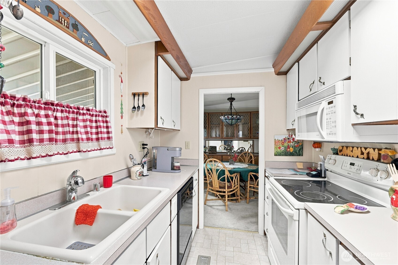 Pristine cheerful kitchen