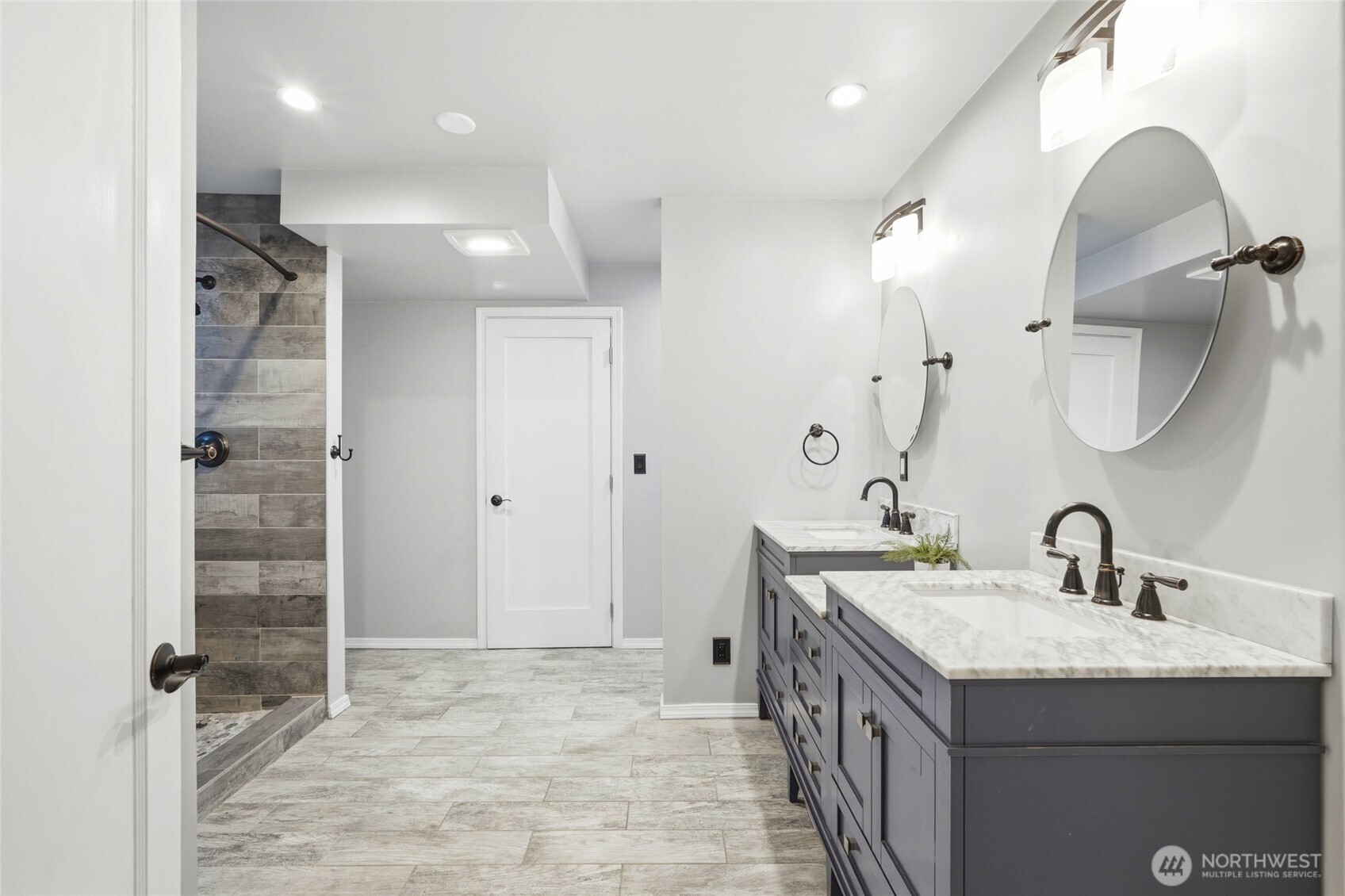 Updated Master Bath!