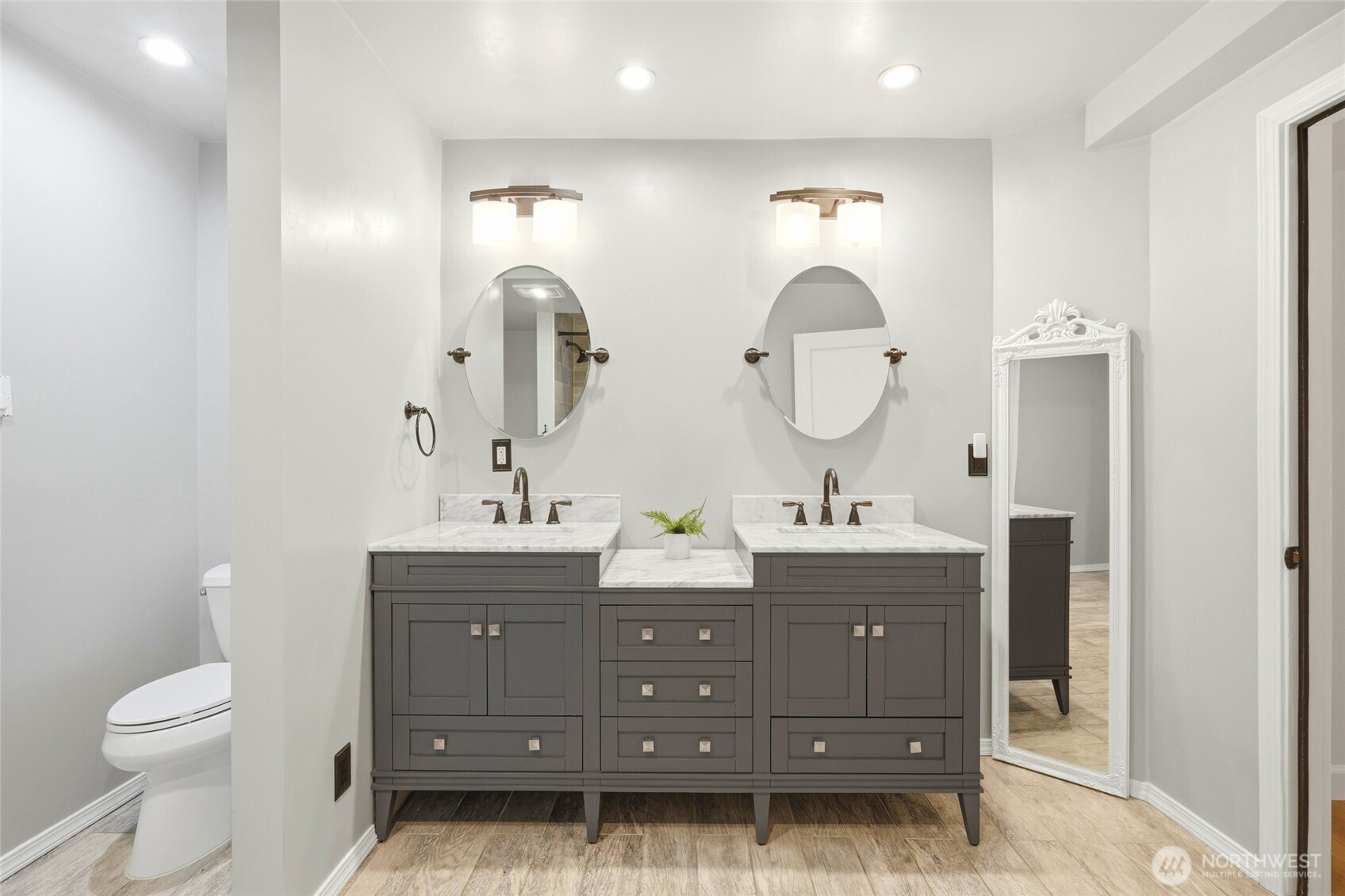 Updated Master Bath!