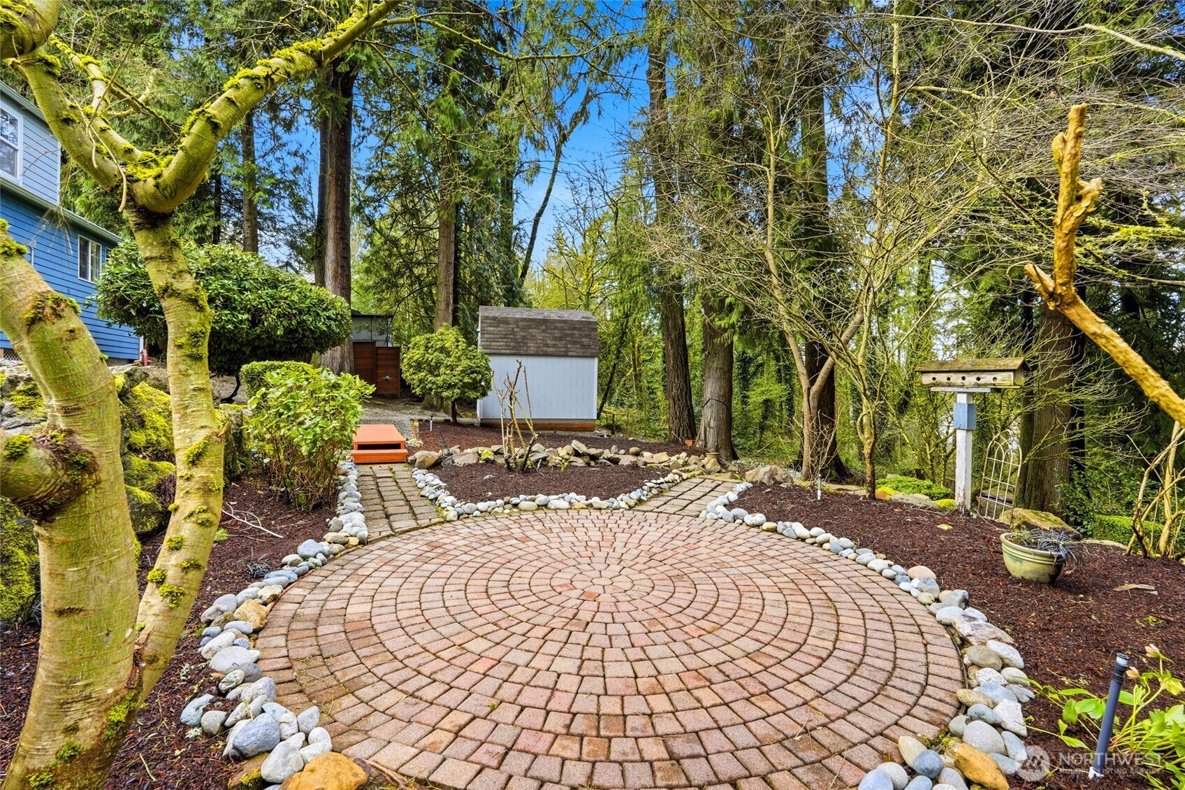 Enjoy summer or evenings with your own firepit or a place to sit back and unwind!  Matured, loved and well designed backyard!