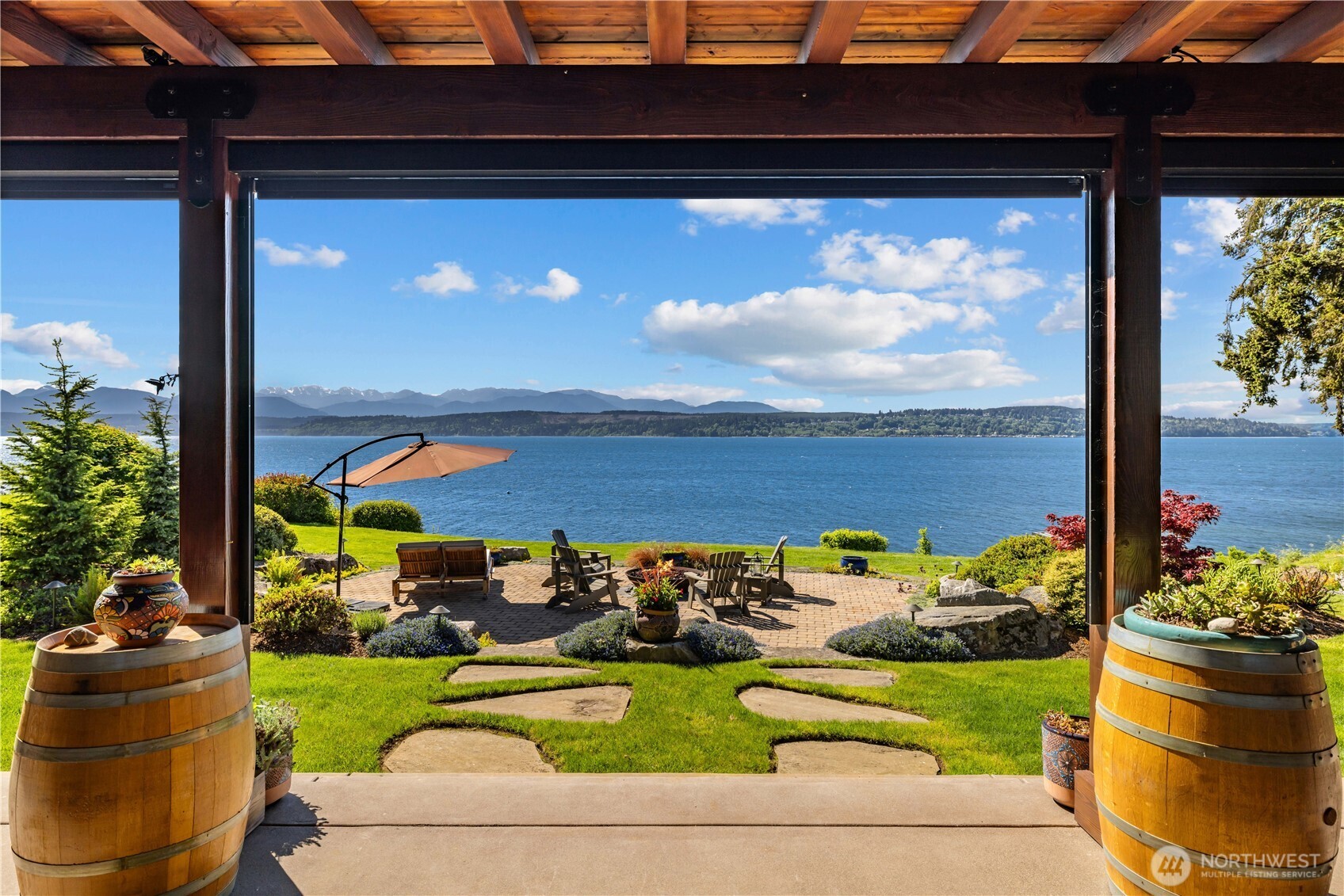 A seamless connection to the outdoors.