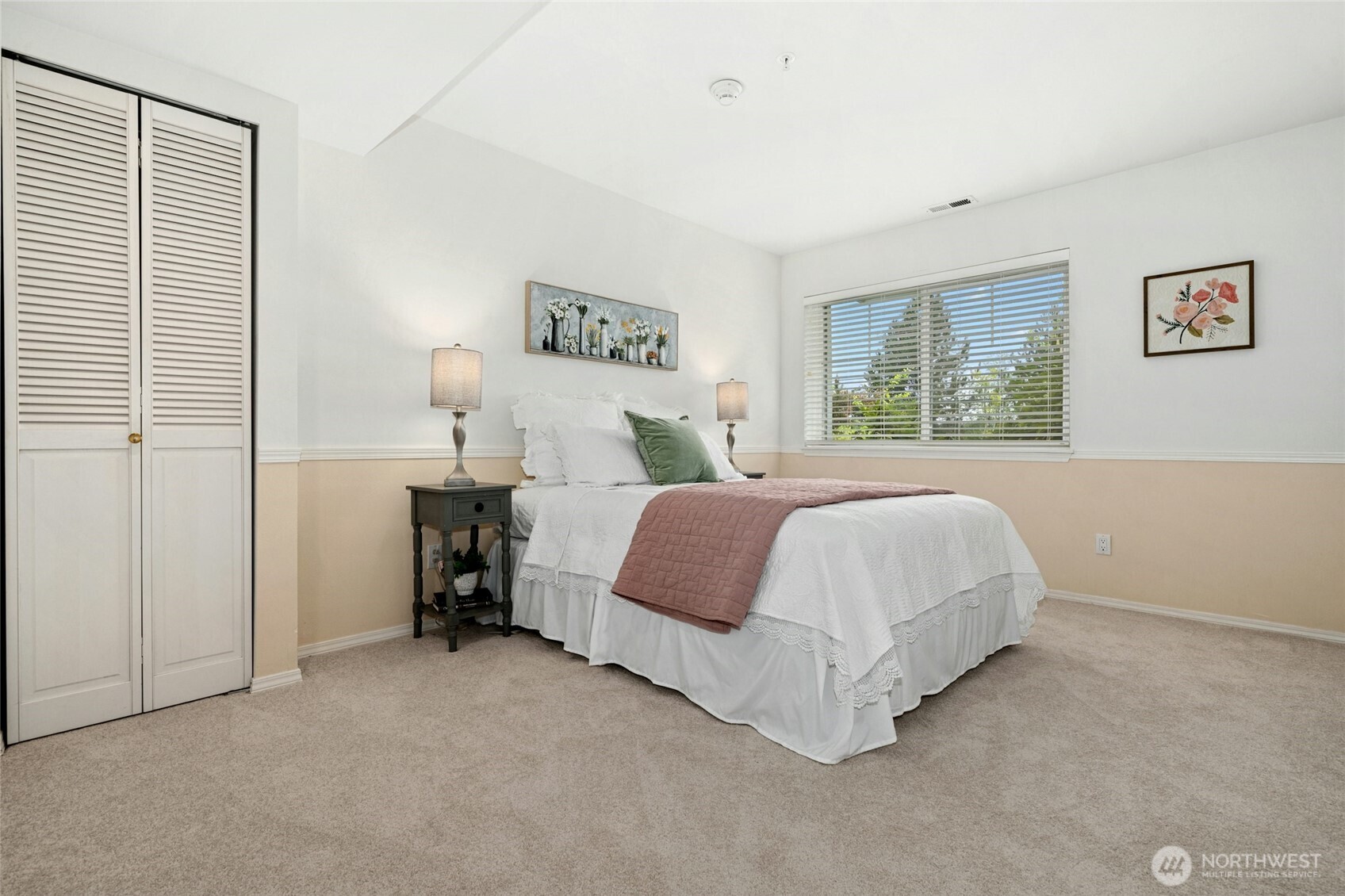 Spacious 2nd bedroom