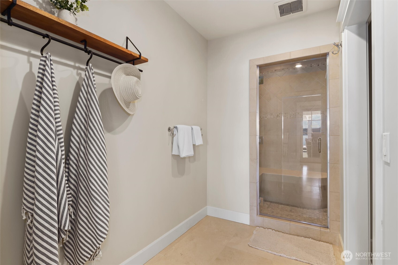 Ensuite bath with walk-in shower