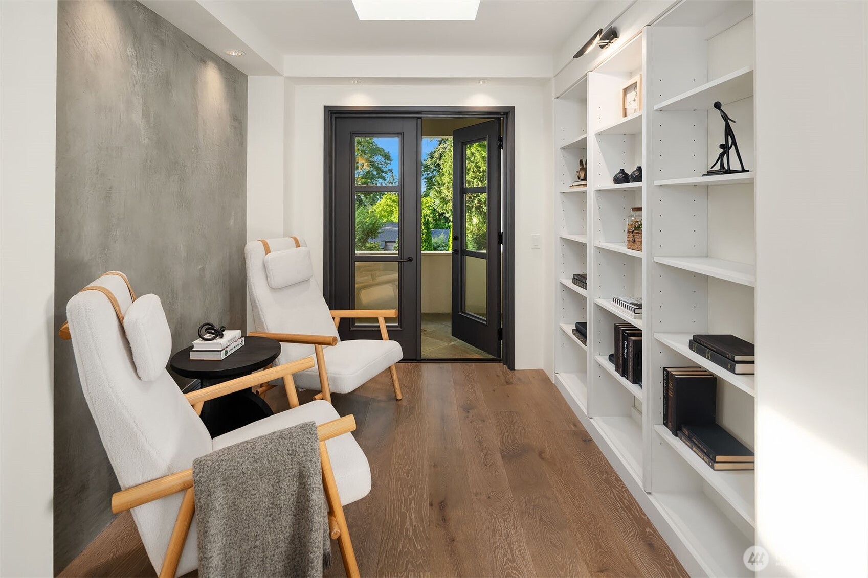 Cozy Reading Nook with privacy balcony